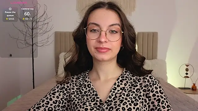 Snapshot of Real_cutie1 chatting on 06-03-26, 01:14 Real cutie1 online show from 06-03-26, 01:14