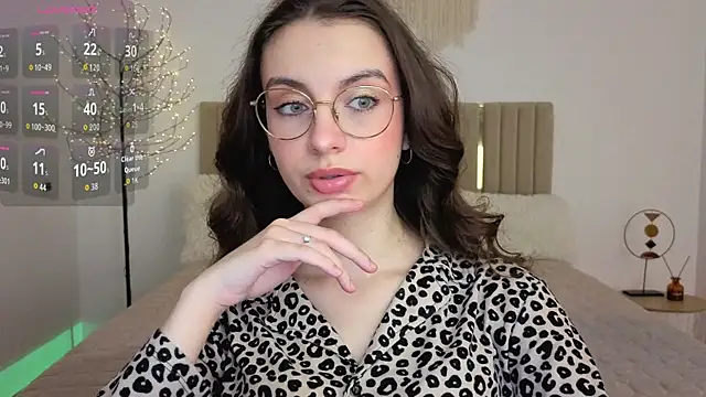 Snapshot of Real_cutie1 chatting on 06-05-26, 12:44 Real cutie1 online show from 06-05-26, 12:44