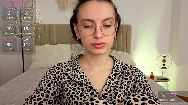 Snapshot of Real_cutie1 chatting on 06-10-26, 12:59 Real cutie1 online show from 06-10-26, 12:59