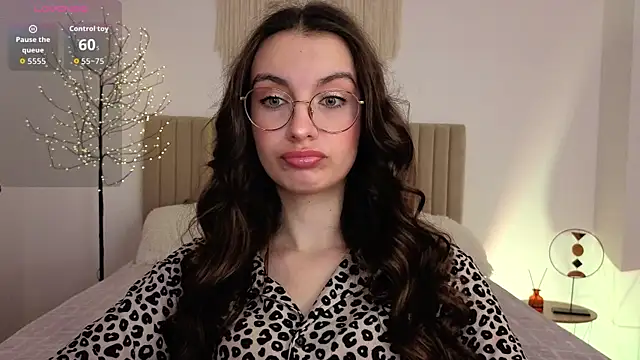 Snapshot of Real_cutie1 chatting on 06-12-26, 01:21 Real cutie1 online show from 06-12-26, 01:21