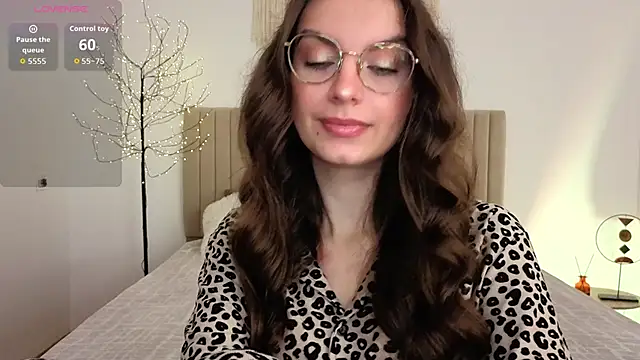 Snapshot of Real_cutie1 chatting on 06-13-26, 12:47 Real cutie1 online show from 06-13-26, 12:47