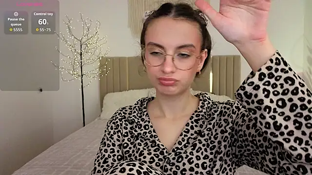 Snapshot of Real_cutie1 chatting on 06-16-26, 12:52 Real cutie1 online show from 06-16-26, 12:52