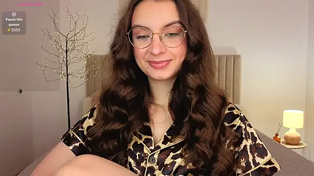 Snapshot of Real_cutie1 chatting on 07-06-26, 12:46 Real cutie1 online show from 07-06-26, 12:46