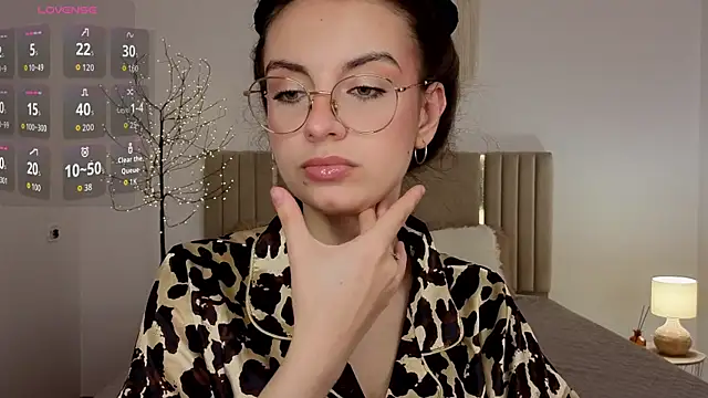 Snapshot of Real_cutie1 chatting on 07-07-26, 12:42 Real cutie1 online show from 07-07-26, 12:42