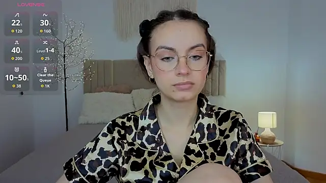 Snapshot of Real_cutie1 chatting on 07-15-26, 12:43 Real cutie1 online show from 07-15-26, 12:43