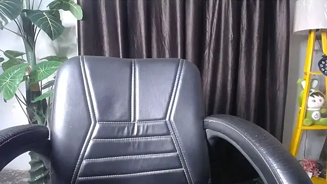 Snapshot of kiara_1122 chatting on 04-25-26, 10:18 kiara 1122 online show from 04-25-26, 10:18