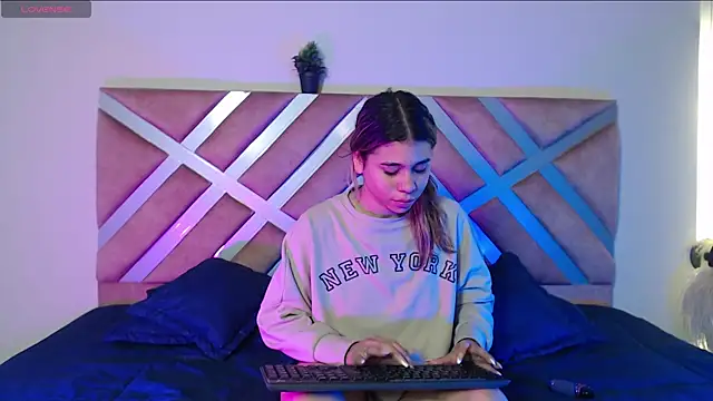 Snapshot of Rachell_criss chatting on 09-26-25, 03:43 Rachell criss online show from 09-26-25, 03:43