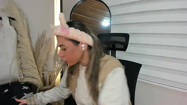 Snapshot of Rachell_criss chatting on 10-26-25, 03:45 Rachell criss online show from 10-26-25, 03:45