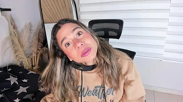 Snapshot of Rachell_criss chatting on 11-05-25, 04:01 Rachell criss online show from 11-05-25, 04:01