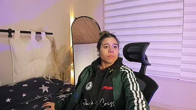 Snapshot of Rachell_criss chatting on 11-08-25, 03:50 Rachell criss online show from 11-08-25, 03:50