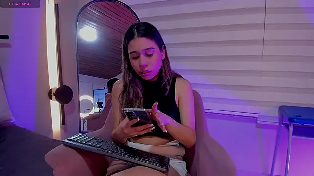 Rachell criss online show from 03-04-26, 04:07