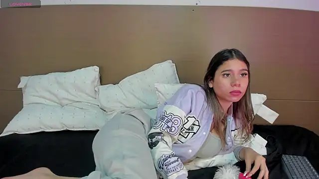 Rachell criss online show from 04-09-26, 06:19