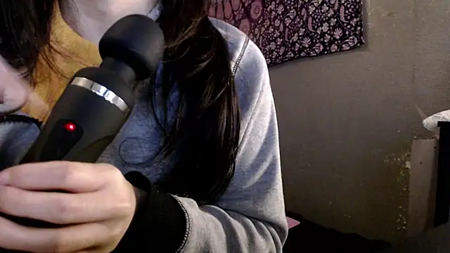 Snapshot of London_Ray chatting on 05-15-26, 02:18 London Ray online show from 05-15-26, 02:18