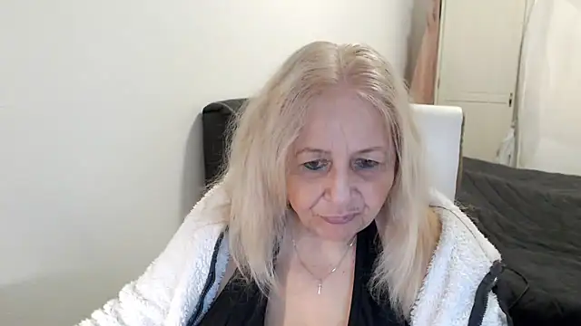 Snapshot of SusiLifeXXX chatting on 05-20-26, 08:04 SusiLifeXXX online show from 05-20-26, 08:04