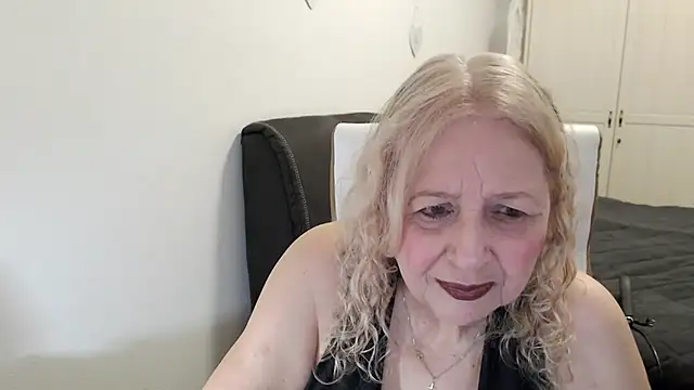 Snapshot of SusiLifeXXX chatting on 05-24-26, 08:03 SusiLifeXXX online show from 05-24-26, 08:03