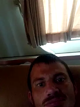 Snapshot of areyouseriousss chatting on 09-28-25, 05:18 areyouseriousss online show from 09-28-25, 05:18