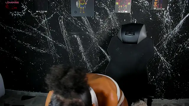 Snapshot of kileyyHot chatting on 09-30-25, 05:01 kileyyHot online show from 09-30-25, 05:01