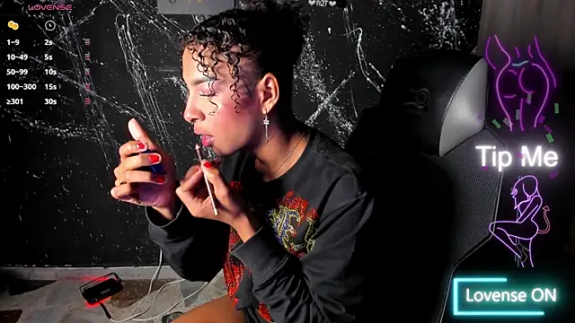 Snapshot of kileyyHot chatting on 10-27-25, 04:05 kileyyHot online show from 10-27-25, 04:05