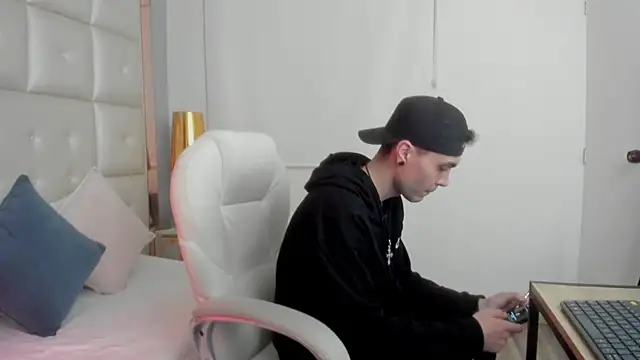 dark sun302 online show from 12-20-25, 04:41