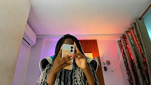 Snapshot of Evaa_18 chatting on 11-25-25, 07:25 Evaa 18 online show from 11-25-25, 07:25