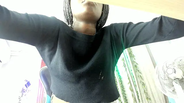 Snapshot of Evaa_18 chatting on 12-02-25, 05:52 Evaa 18 online show from 12-02-25, 05:52