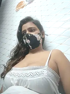 Snapshot of SonY-CaM2 chatting on 11-11-25, 12:43 SonY-CaM2 online show from 11-11-25, 12:43