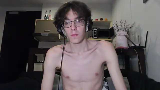 Snapshot of LovesomeCookie chatting on 10-13-25, 02:06 LovesomeCookie online show from 10-13-25, 02:06