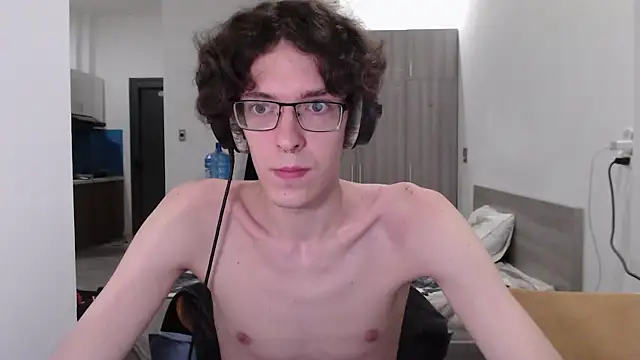 Snapshot of LovesomeCookie chatting on 11-06-25, 07:37 LovesomeCookie online show from 11-06-25, 07:37