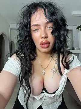 Hannah xBaby online show from 10-31-25, 12:06