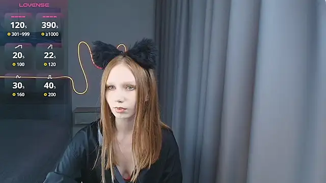 Snapshot of FoxyMira chatting on 09-23-25, 01:25 FoxyMira online show from 09-23-25, 01:25