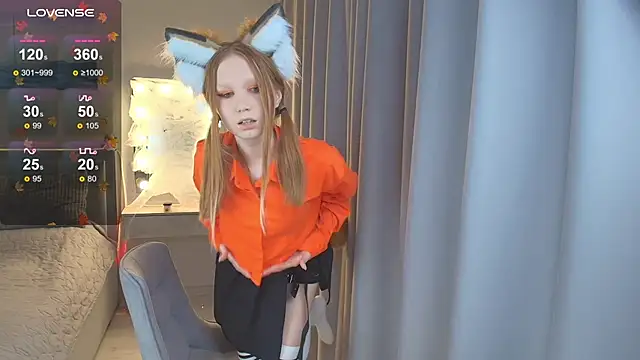 Snapshot of FoxyMira chatting on 10-28-25, 01:25 FoxyMira online show from 10-28-25, 01:25