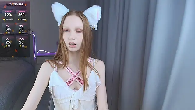 Snapshot of FoxyMira chatting on 11-07-25, 01:11 FoxyMira online show from 11-07-25, 01:11