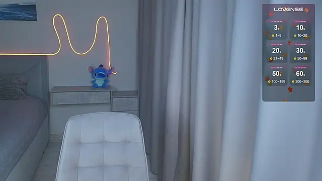 Snapshot of FoxyMira chatting on 11-14-25, 01:21 FoxyMira online show from 11-14-25, 01:21