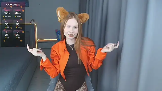 Snapshot of FoxyMira chatting on 11-25-25, 01:11 FoxyMira online show from 11-25-25, 01:11