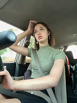 Snapshot of DollyTall chatting on 09-09-25, 12:37 DollyTall online show from 09-09-25, 12:37