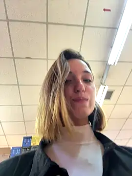 Snapshot of DollyTall chatting on 09-15-25, 09:20 DollyTall online show from 09-15-25, 09:20