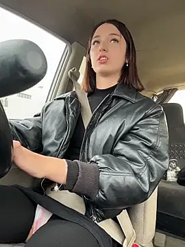 Snapshot of DollyTall chatting on 09-30-25, 11:04 DollyTall online show from 09-30-25, 11:04