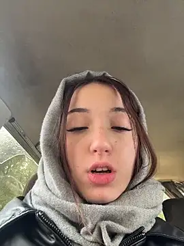 Snapshot of DollyTall chatting on 10-02-25, 08:43 DollyTall online show from 10-02-25, 08:43