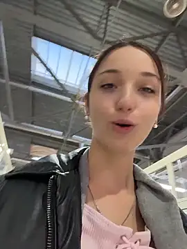 DollyTall online show from 10-21-25, 11:44