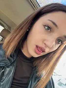 Snapshot of DollyTall chatting on 10-23-25, 08:35 DollyTall online show from 10-23-25, 08:35