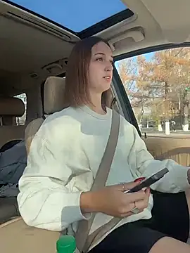 Snapshot of DollyTall chatting on 10-31-25, 07:31 DollyTall online show from 10-31-25, 07:31