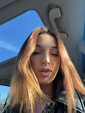 Snapshot of DollyTall chatting on 11-19-25, 09:42 DollyTall online show from 11-19-25, 09:42