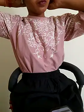 Snapshot of AnkitaDevi chatting on 06-18-26, 04:02 AnkitaDevi online show from 06-18-26, 04:02