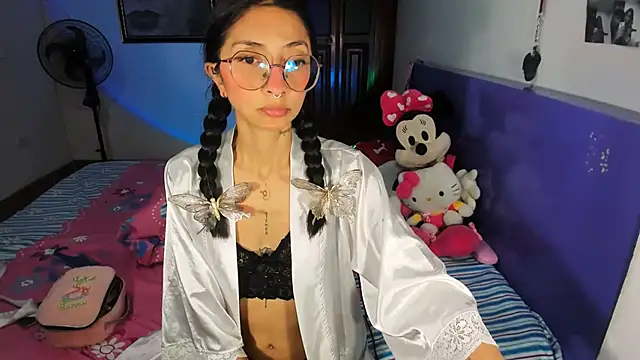 Snapshot of Anais_lux chatting on 07-01-26, 12:01 Anais lux online show from 07-01-26, 12:01