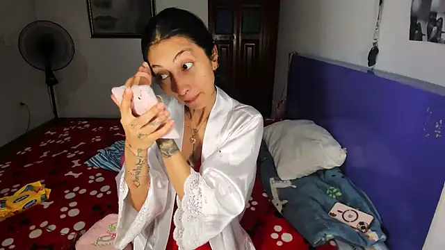Snapshot of Anais_lux chatting on 07-11-26, 11:28 Anais lux online show from 07-11-26, 11:28