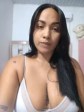 Snapshot of Luu-7 chatting on 07-30-26, 03:27 Luu-7 online show from 07-30-26, 03:27