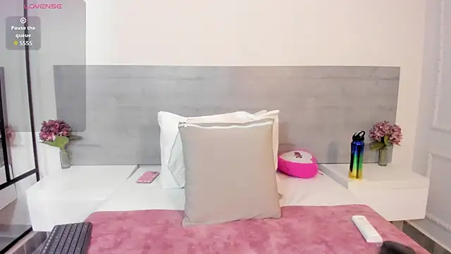 Snapshot of sunnyWhitee chatting on 09-16-25, 07:04 sunnyWhitee online show from 09-16-25, 07:04