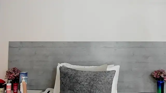 sunnyWhitee online show from 03-18-26, 07:28