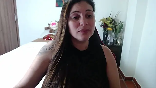 Snapshot of Secret_Bella chatting on 09-25-25, 12:09 Secret Bella online show from 09-25-25, 12:09