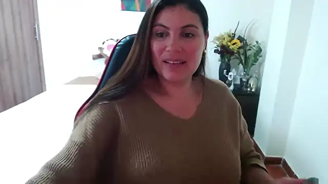 Snapshot of Secret_Bella chatting on 09-26-25, 11:25 Secret Bella online show from 09-26-25, 11:25